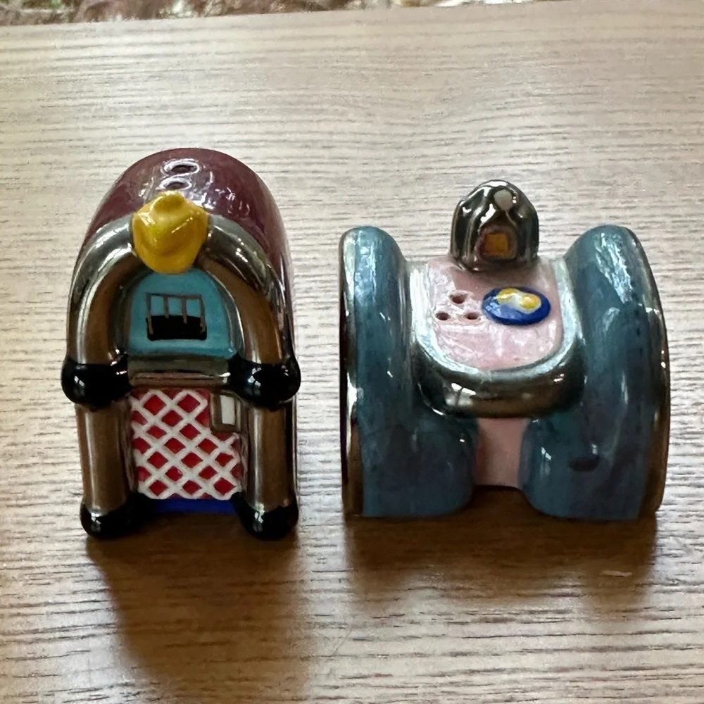 Jenny Berta Collectibles Salt Pepper Shaker Jukebox Set VGUC